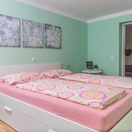 S' Plaetzli Apartment *